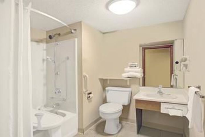 Room 4 of 48