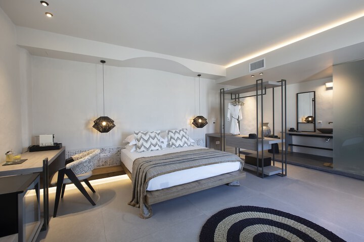 Room 9 of 76