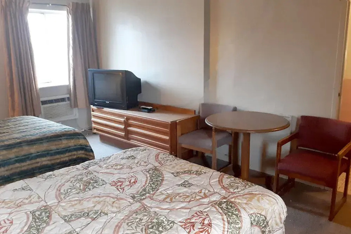 Room 6 of 9