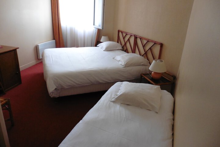 Room 9 of 37
