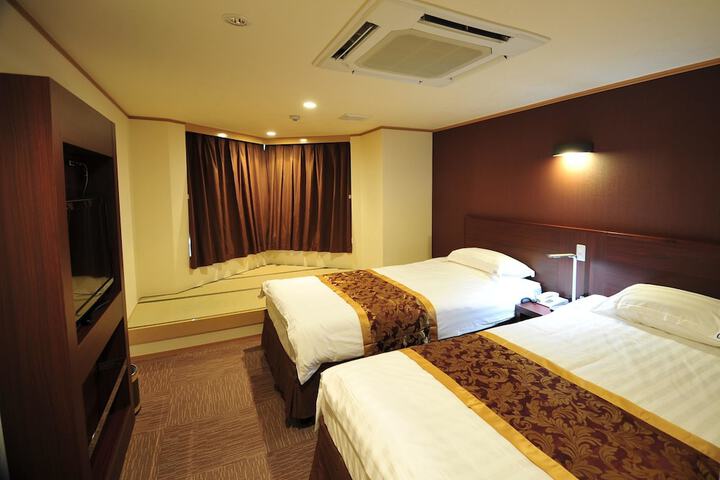 Room 5 of 42