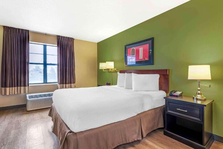 Studio Queen (11 of 12)