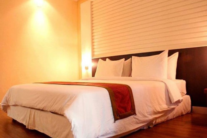 Room 4 of 37