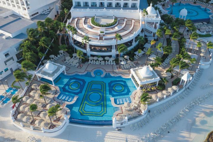 Hotel Pool