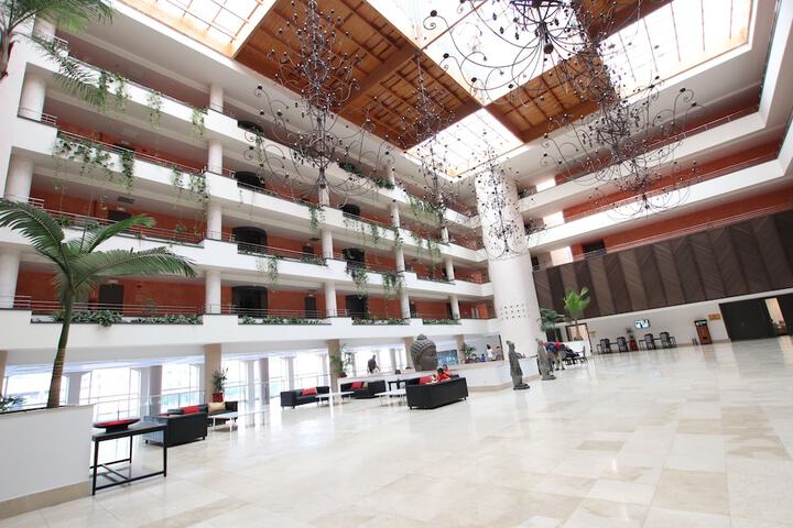 Entrance & Lobby