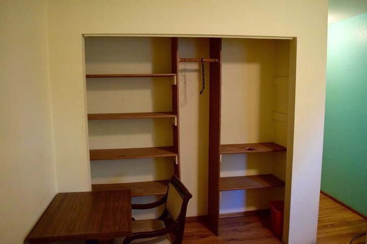 Room 9 of 16