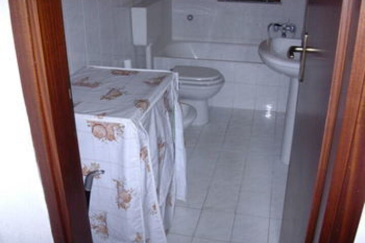 Room 8 of 31