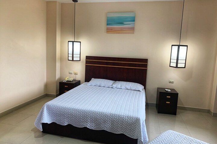 Room 10 of 32