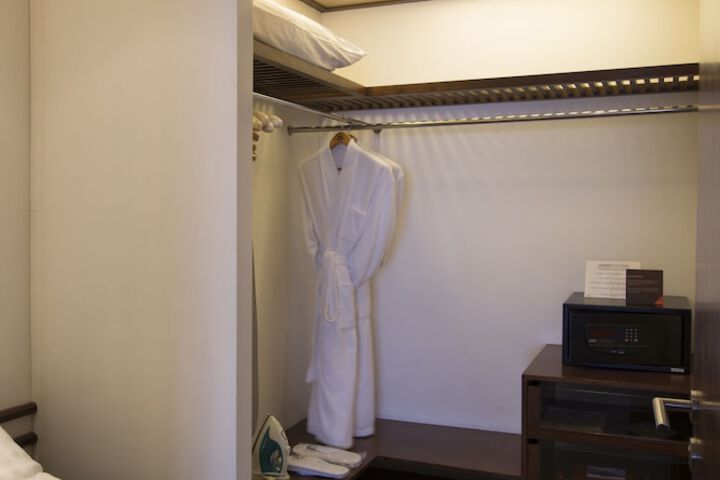 Room 4 of 37