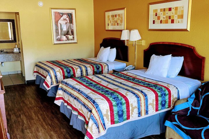 Room 4 of 6