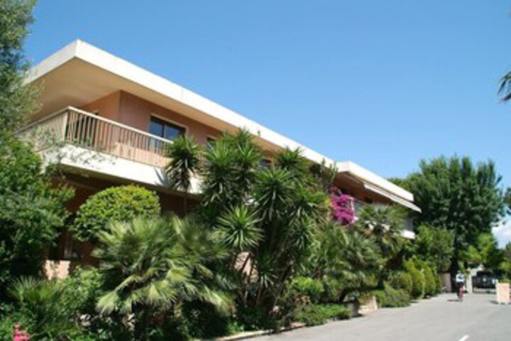 Exterior of RÉsidence Le 505
