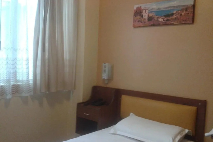 Room 3 of 18