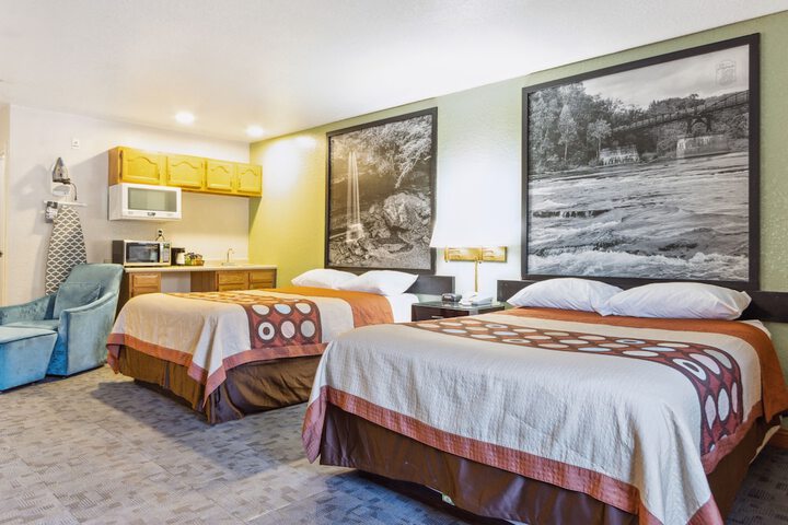 1 Queen Bed Accessible Room (20 of 20)
