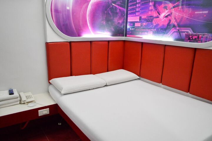 Room 12 of 25