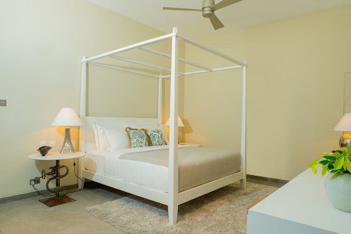 Room 10 of 72