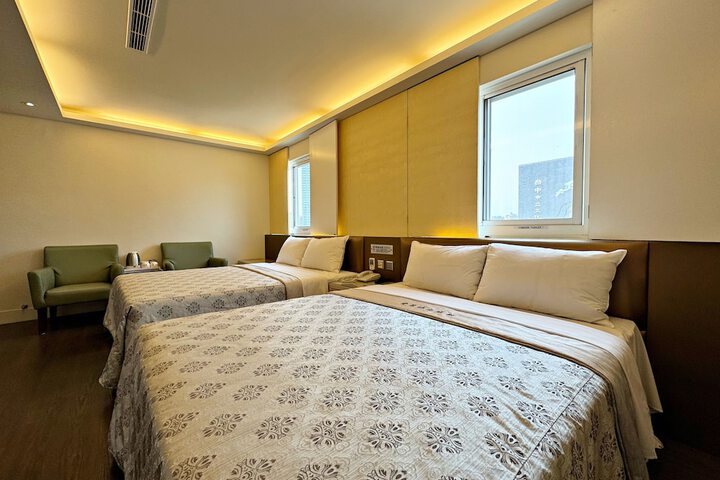 Room 27 of 100