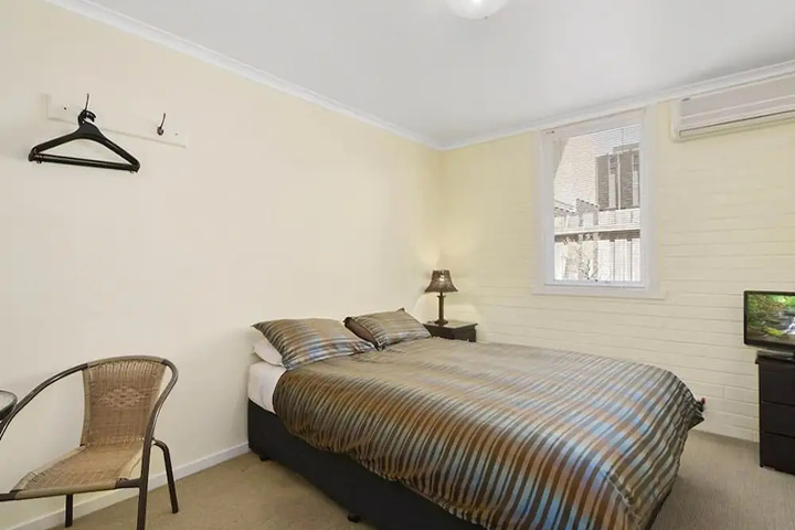 Room 5 of 20
