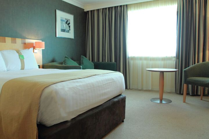 Room 4 of 130