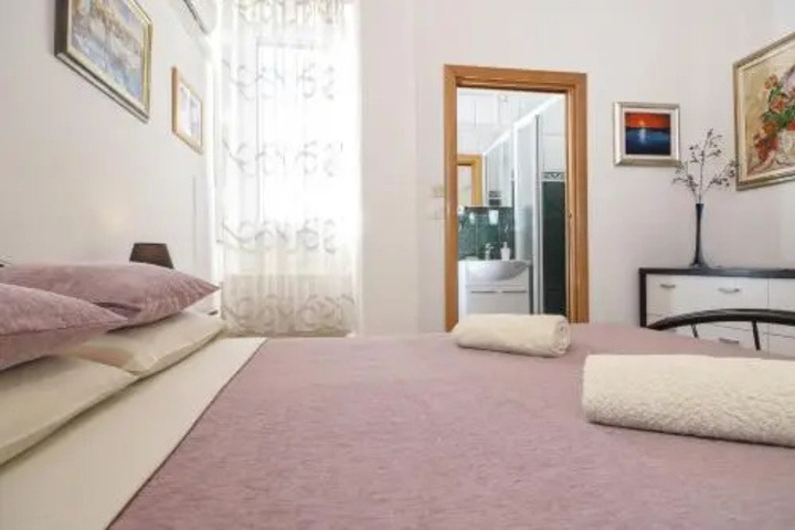 Room 4 of 15