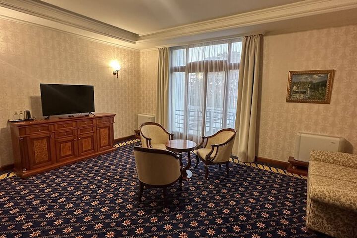 Room 34 of 143