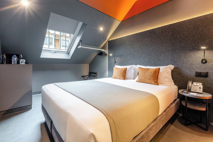 Room 9 di 34
