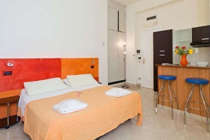 Room 8 of 27