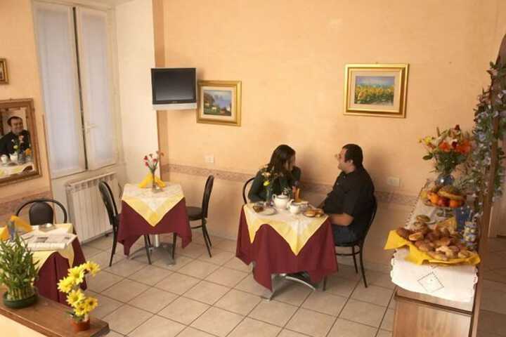 Dining 23 of 25