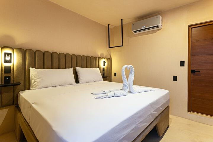 Room 9 of 28