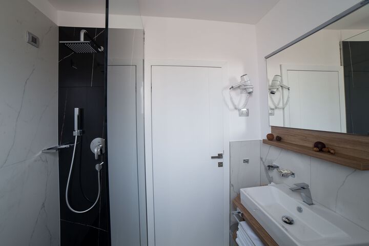 Room 4 of 31