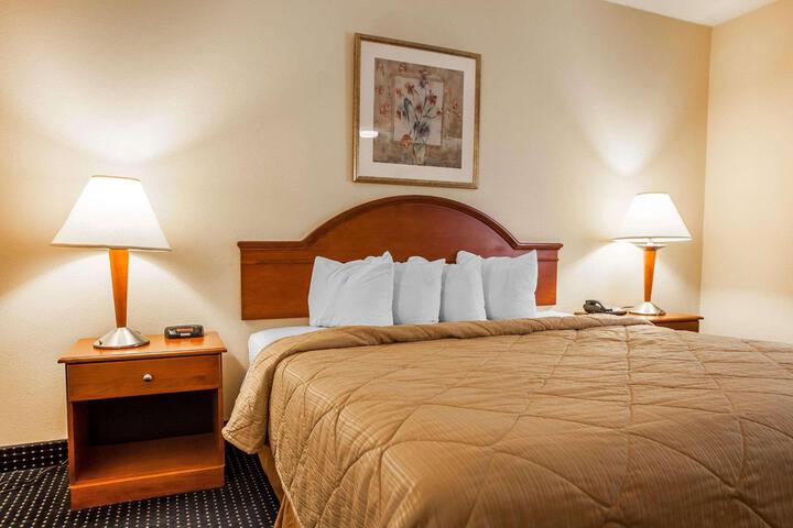 1 King Bed (1 of 8)