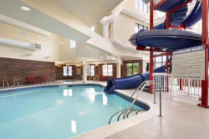 Hotel Pool