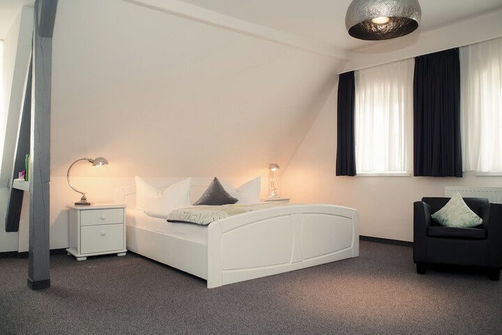Room 17 of 153