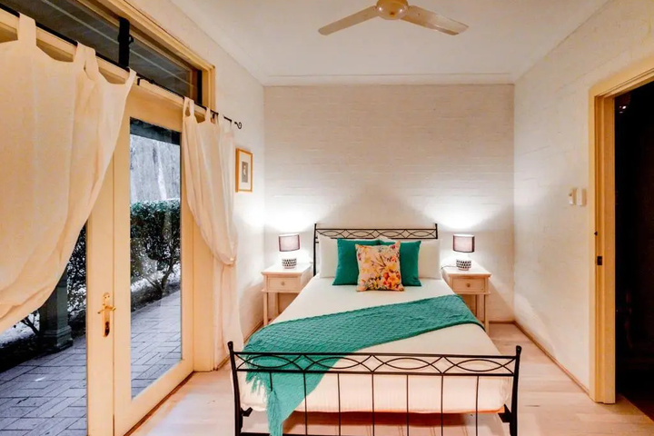 Room 4 of 19