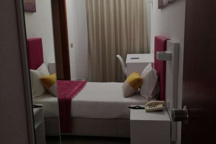 Room 17 of 44