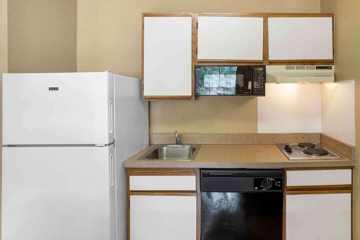 1 Queen Bed Suite Kitchen (4 of 6)