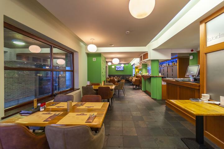 Dining 32 of 61