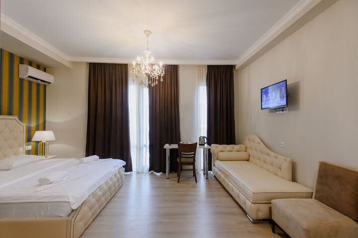 Room 17 of 36