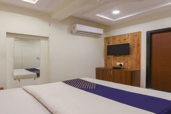 Room 15 of 26