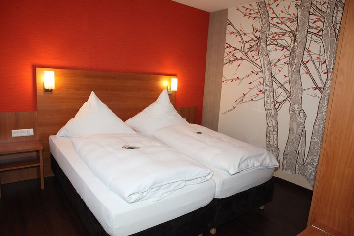 Room 7 of 47