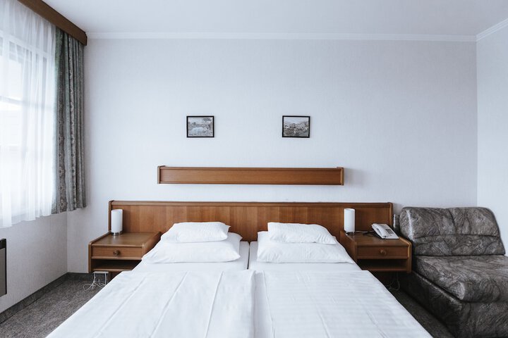 Room 8 of 31