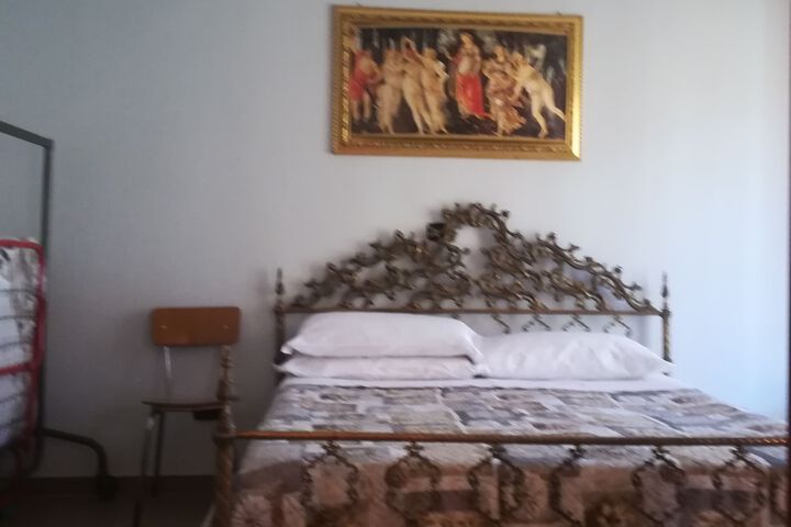 Room 7 of 11