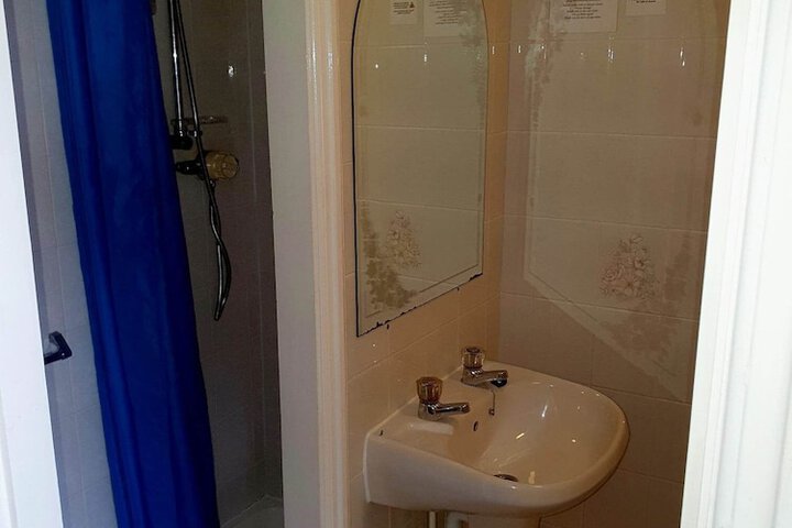 Room 38 of 59