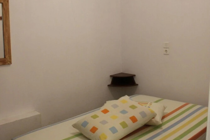 Room 2 of 8