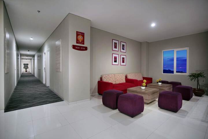 Ballroom/Hall 23 of 27