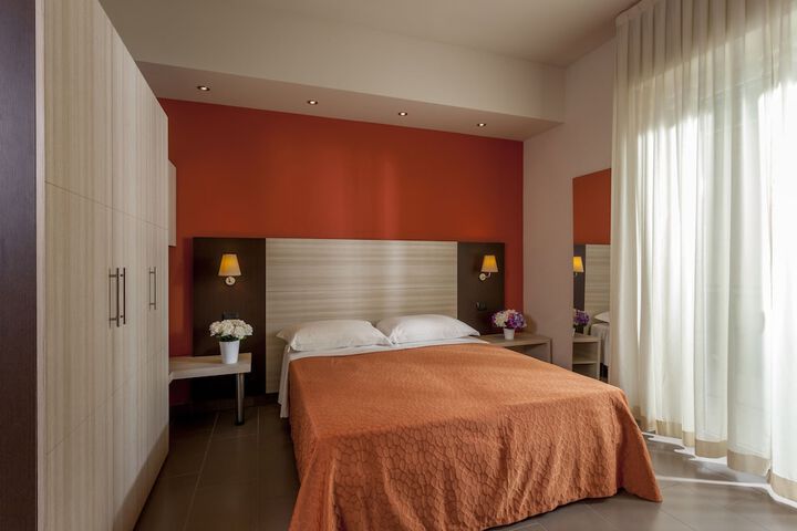 Room 6 of 44
