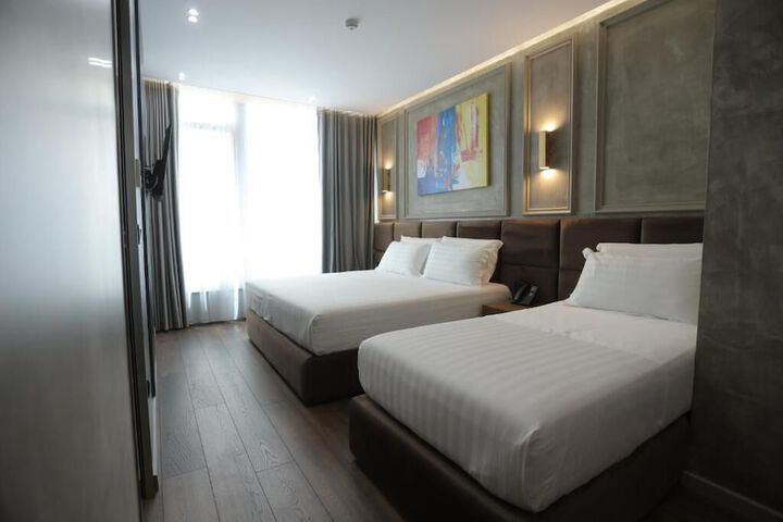 Room 12 of 33