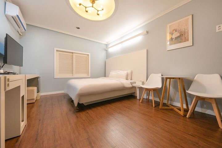 Room 17 of 25