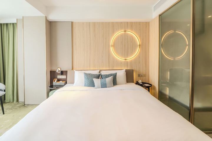 Room 42 of 96