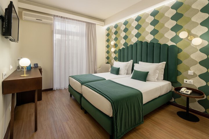 Room 5 of 97