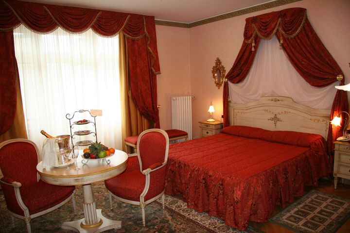 Room 19 of 161